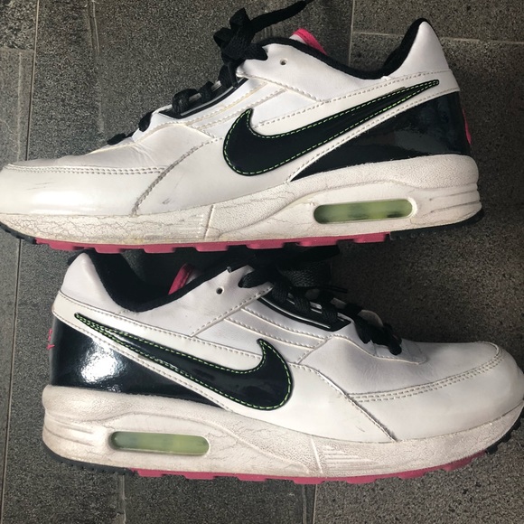 Nike shoes - Picture 1 of 4